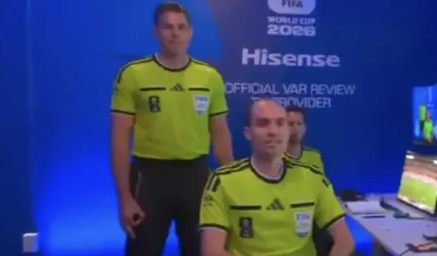 supremacia-branca-na-copa?-fifa-abre-investigacao-sobre-gesto-de-arbitro