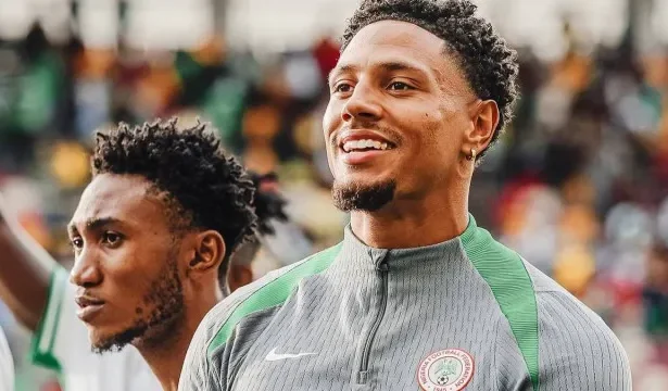 com-pais-fora-da-disputa,-goleiro-da-nigeria-e-eleito-‘o-mais-bonito-da-copa’-por-brasileiros