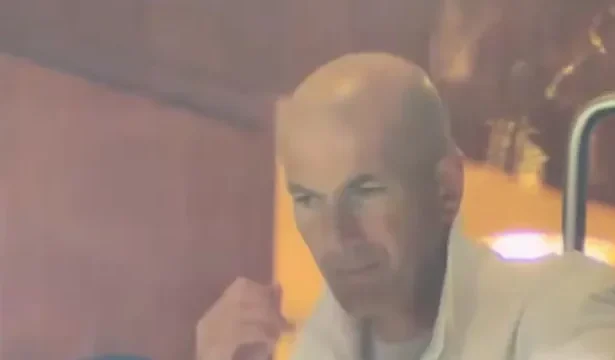 reacao-de-zidane-ao-ver-messi-marcar-3-contra-o-seu-filho-viraliza;-video