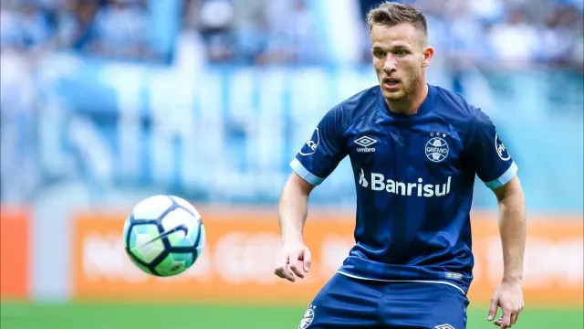 gremio-nao-chega-a-acordo-com-a-juventus,-e-arthur-se-despede-do-clube