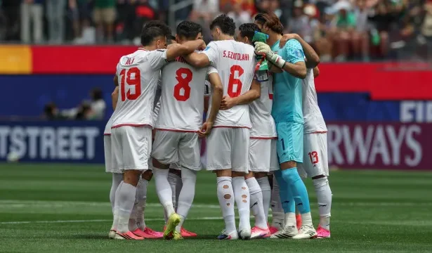 em-carta-deixada-em-vestiario,-selecao-iraniana-pede-paz-entre-nacoes