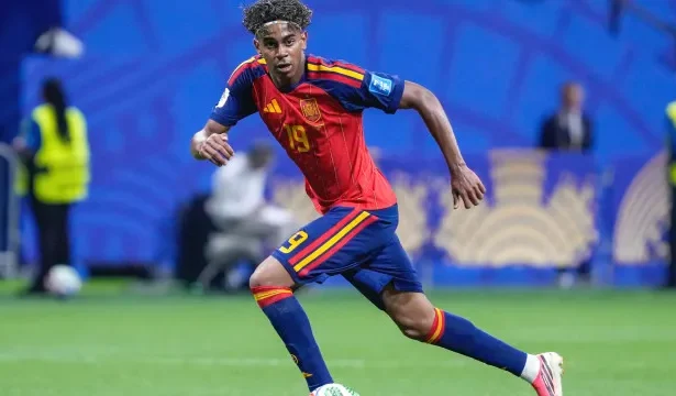 yamal-entra-em-top-10-dos-mais-jovens-a-marcar-em-copas;-pele-lidera-lista