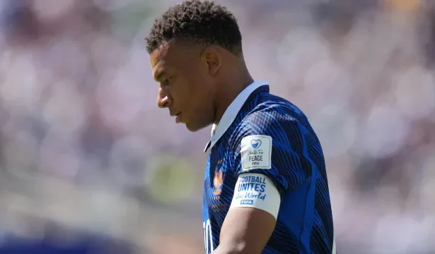 depois-de-chuva-e-pausa,-franca-de-mbappe-nao-da-chances-ao-iraque