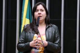 comissao-aprova-projeto-que-obriga-o-governo-a-oferecer-livros-digitais-gratuitos