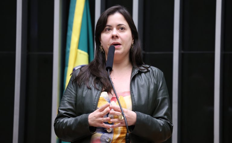 comissao-aprova-projeto-que-obriga-o-governo-a-oferecer-livros-digitais-gratuitos