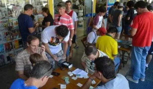 figurinhas-falsas-da-copa-sao-vendidas-no-metro-e-em-sites