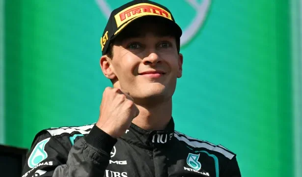 russell-vence-pela-primeira-vez-desde-marco-e-verstappen-bate-antonelli