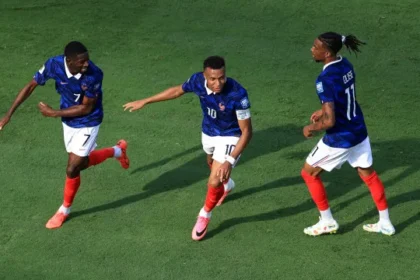 zlatan-ibrahimovic-deixa-alerta-apos-o-franca-suecia:-“e-assustador”