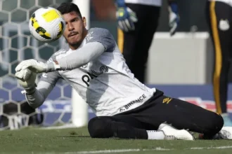 emprestimo-de-joao-paulo-termina,-mas-santos-nao-deve-utilizar-o-goleiro