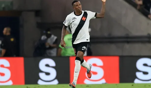 vasco-anuncia-a-renovacao-do-emprestimo-do-zagueiro-robert-renan