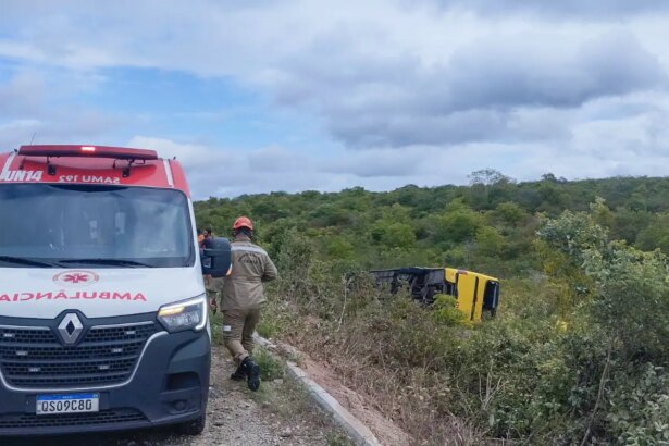 onibus-com-romeiros-tomba-no ceara-e-provoca-morte-de-duas-pessoas