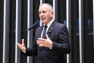 comissao-aprova-passagem-aerea-gratuita-para-aposentados-do-inss-em-tratamento-de-saude