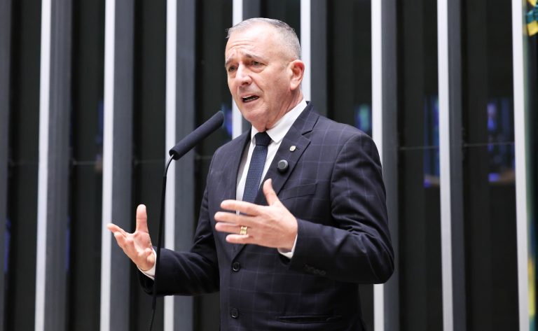 comissao-aprova-passagem-aerea-gratuita-para-aposentados-do-inss-em-tratamento-de-saude