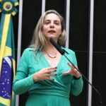 comissao-aprova-adicional-de-5%-na-aposentadoria-para-mulheres-que-cuidaram-dos-filhos