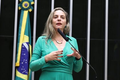 comissao-aprova-adicional-de-5%-na-aposentadoria-para-mulheres-que-cuidaram-dos-filhos