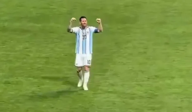 messi-chora-apos-virada-da-argentina-sobre-o-egito-na-copa;-veja