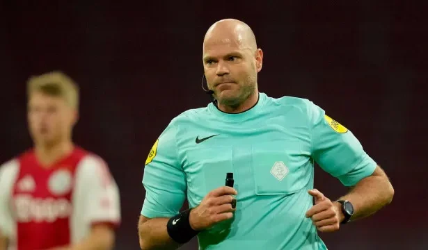morre-rob-dieperink,-arbitro-riscado-da-copa-do-mundo-apos-ser-detido