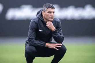 pedro-emanuel-promete-tirar-o-vasco-da-zona-de-rebaixamento