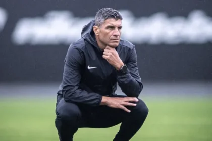 pedro-emanuel-promete-tirar-o-vasco-da-zona-de-rebaixamento
