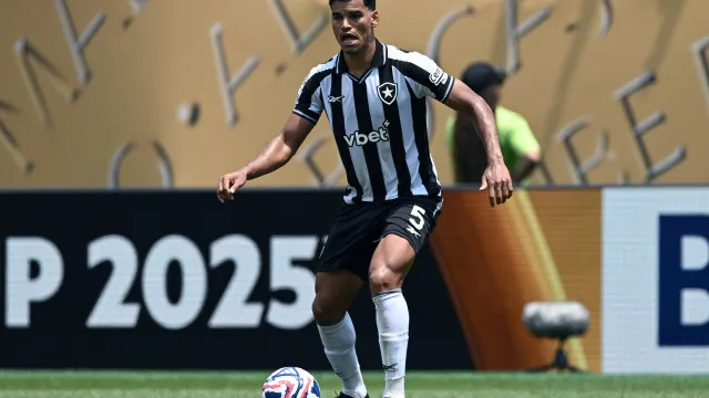 na-mira-do-palmeiras,-danilo-posta-e-marca-data-para-retorno-ao-botafogo