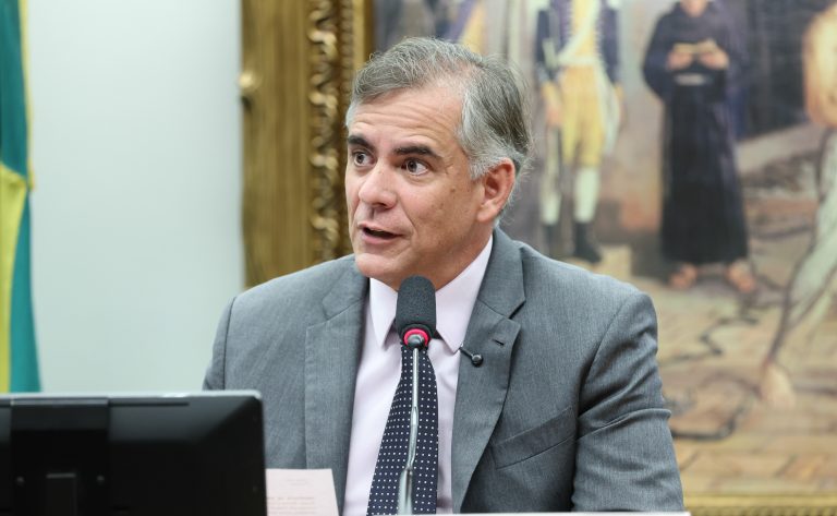 ccj-aprova-propostas-como-fim-da-escala-6x1-e-reducao-da-maioridade-penal-no-primeiro-semestre