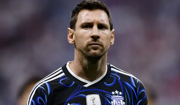 messi-volta-a-palco-de-derrota-que-causou-sua-‘aposentadoria’-da-selecao