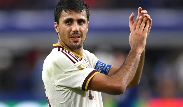real-madrid-avalia-contratar-rodri-e-muda-posicao,-diz-jornalista