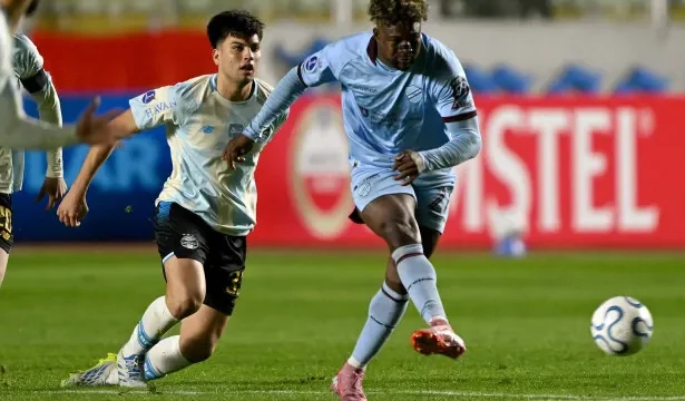 gremio-leva-gol-no-1°-minuto-e-perde-para-bolivar-em-jogo-eletrizante-na-sul-americana