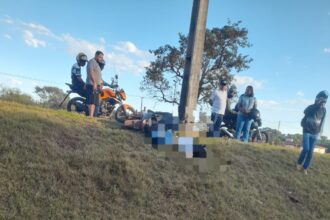 motociclista-morre-apos-perder-controle-da-moto-e-bater-em-poste-na-br-153,-em-araguaina