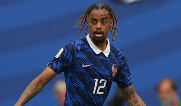 barcola-decide-nao-renovar-com-psg-e-abre-chance-de-saida,-diz-jornal