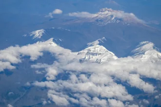 tempestade-mata-cinco-alpinistas-no-monte-elbrus,-o-mais-alto-da-europa