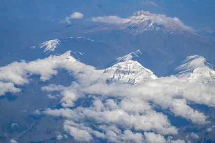 tempestade-mata-cinco-alpinistas-no-monte-elbrus,-o-mais-alto-da-europa