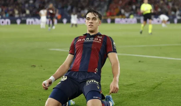 real-madrid-anuncia-contratacao-de-carlos-espi-ate-2031