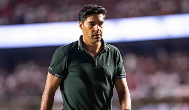vitoria-detona-abel-ferreira-apos-critica-a-luan-candido:-“que-historico?
