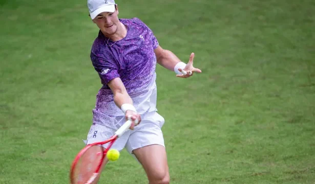 joao-fonseca-volta-a-vencer-tsitsipas-e-avanca-no-masters-1000-de-montreal