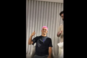gavi-pinta-o-cabelo-de-rosa-apos-titulo-da-espanha-na-copa-do-mundo