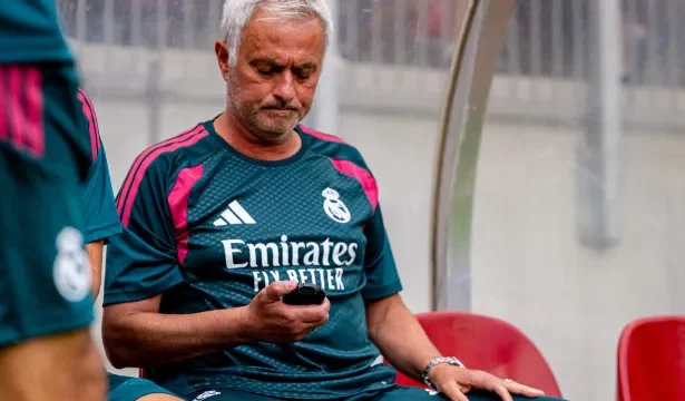“e-sagrado”:-mourinho-motiva-aviso-aos-jogadores-do-real-madrid