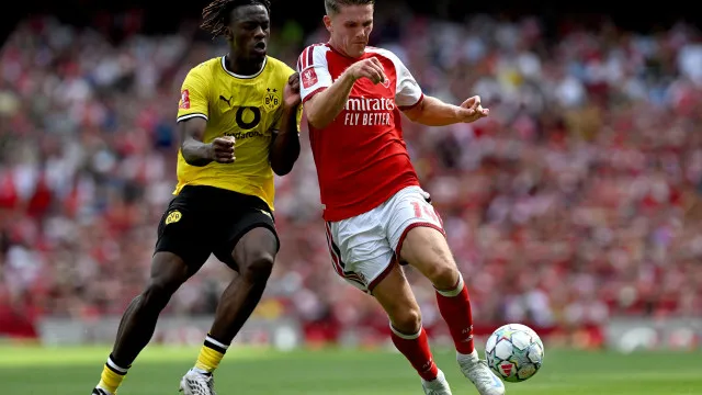 borussia-dortmund-quebra-hegemonia-do-arsenal-e-conquista-a-emirates-cup