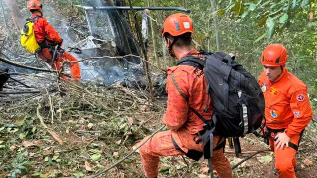 helicoptero-cai-no-rio;-piloto-e-turistas-da-colombia-morrem