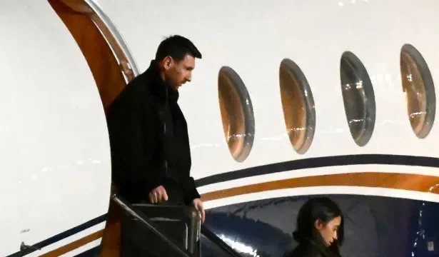luto!-as-imagens-da-chegada-de-lionel-messi-para-o-funeral-do-pai