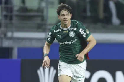 r$508m:-titular-do-palmeiras-recebe-oferta-para-deixar-o-clube