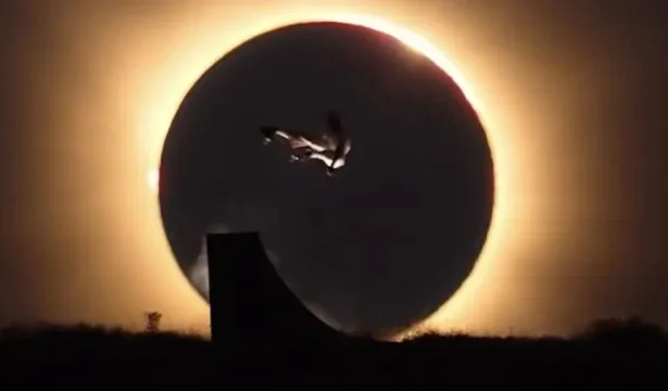 skatista-olimpico-viraliza-com-manobra-durante-eclipse-solar;-assista