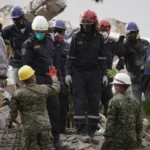 bebe-de-3-meses-resgatado-dos-escombros-na-colombia;-mae-segue-soterrada