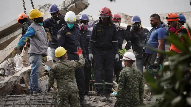 bebe-de-3-meses-resgatado-dos-escombros-na-colombia;-mae-segue-soterrada
