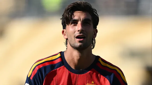 psg-anuncia-a-contratacao-de-ferran-torres,-heroi-do-titulo-mundial-da-espanha