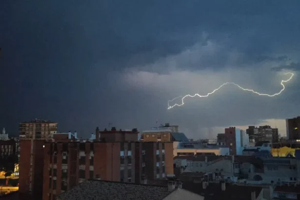 pastor-morre-apos-ser-atingido-por-raio-enquanto-trabalhava