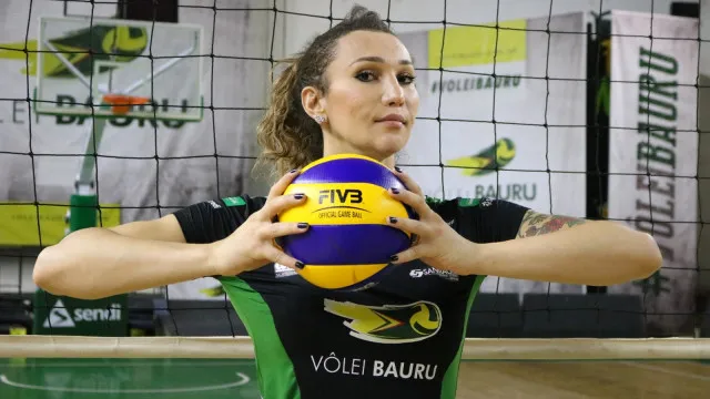 tifanny-recebe-apoio-da-torcida-de-volei-do-osasco:-‘ela-nos-representa’