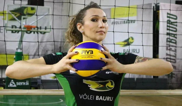 tifanny-recebe-apoio-da-torcida-de-volei-do-osasco:-‘ela-nos-representa’