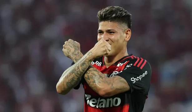 carrascal-desperta-no-flamengo-em-temporada-marcada-por-indisciplina