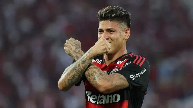 carrascal-desperta-no-flamengo-em-temporada-marcada-por-indisciplina